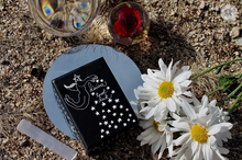 Load image into Gallery viewer, Divina Tarot Deck